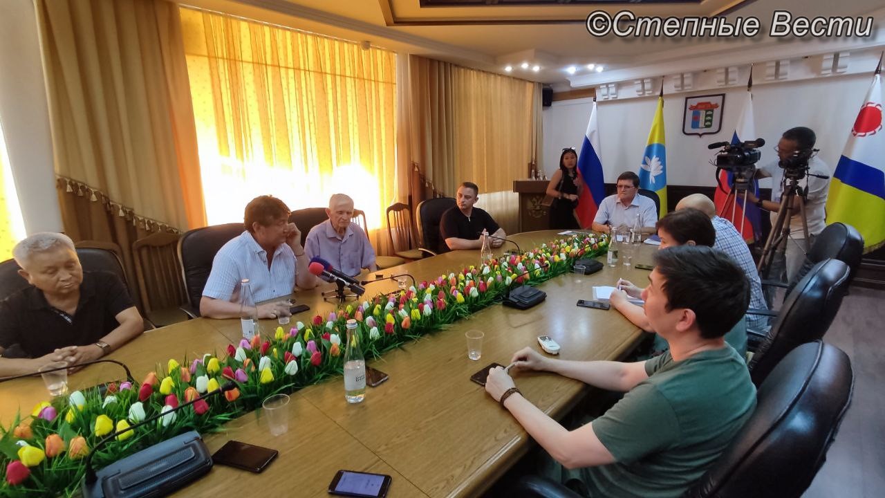 В Калмыкии обсудили развитие столицы и упорядочение городского  строительства - Степные вести