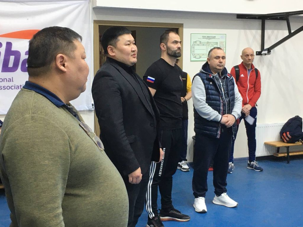 В Элисте состоялся мастер-класс с олимпийским чемпионом по боксу Рахимом Чахкиевым