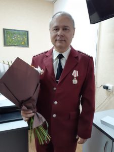 Глава Калмыкии Бату Хасиков вручил государственные награды сотрудникам учреждений Роспотребнадзора
