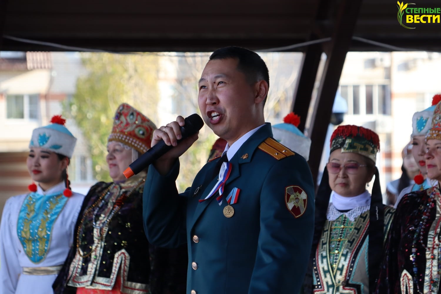 Калмыцкие праздники. Праздники в Калмыкии. Праздничный стол в Калмыкии. Стикеры по калмыцким праздникам.