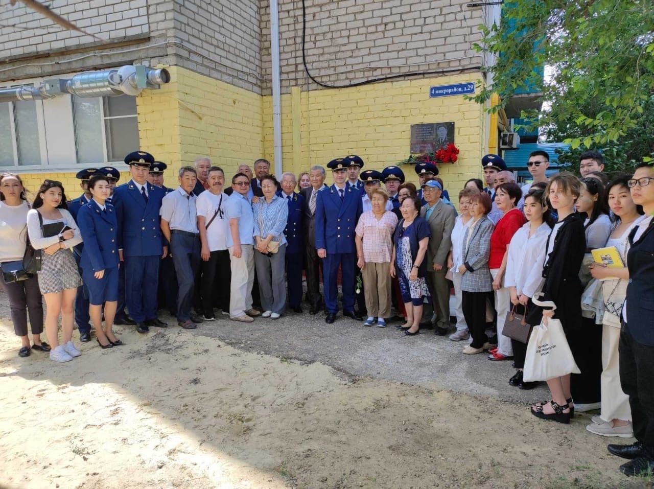 В Калмыкии открыли мемориальную доску Бове Бамбаеву | 08.06.2023 | Новости  Элисты - БезФормата