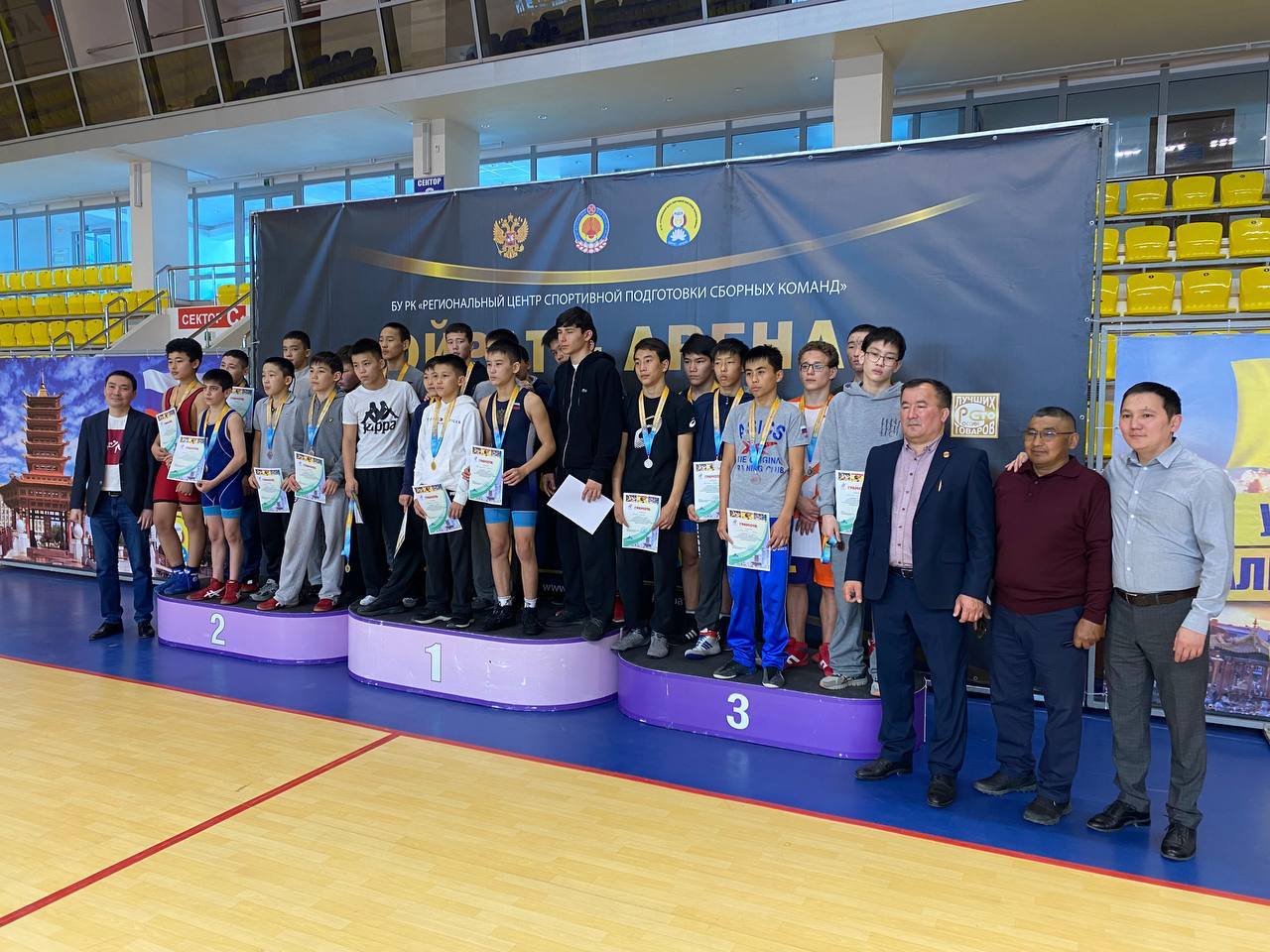 Тренировки по футболу в элисте. Стадион буревестник элиста 4 микрорайон. Спортивная калмыкия. Спортивная калмыкия. Басан надбитов элиста.