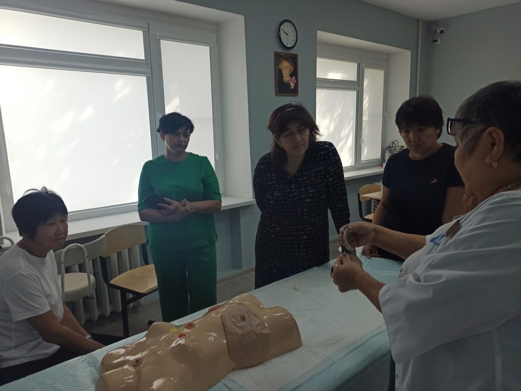 Фотосессия медиков. Калмыцкий медицинский колледж им т хахлыновой. Хахлыновой». Калмыцкий медицинский колледж им т хахлыновой. Логотипы медицинских учебных заведений.