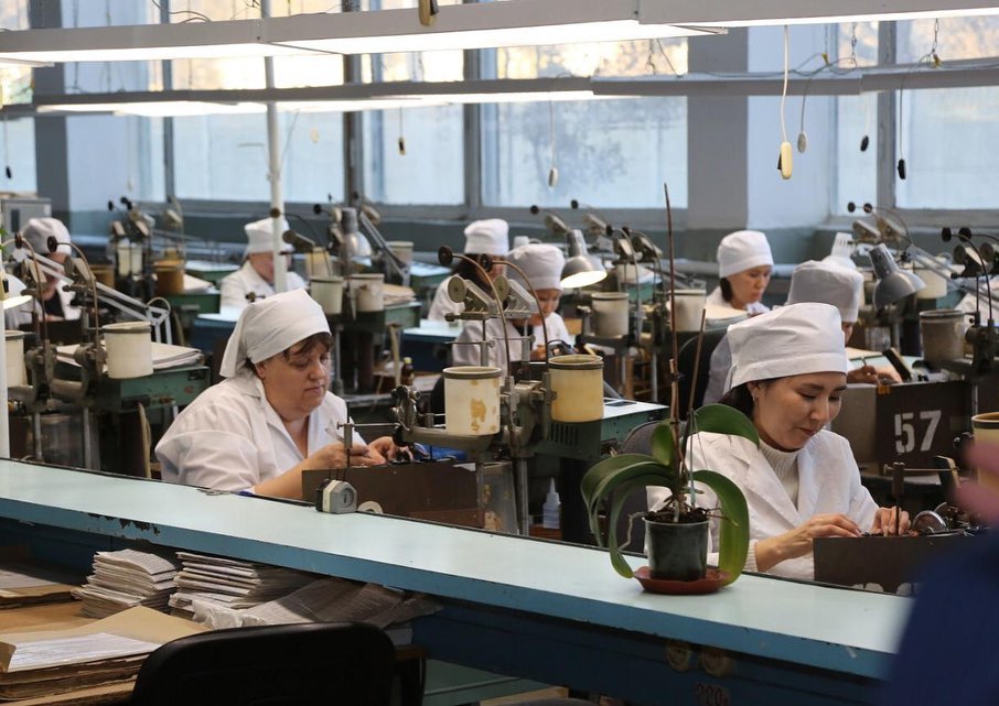 нпс комсомольская ктк. республика калмыкия нефтяной завод. отраслевая структура республики калмыкия. экономика республики калмыкия 3 класс. нпз в элисте.