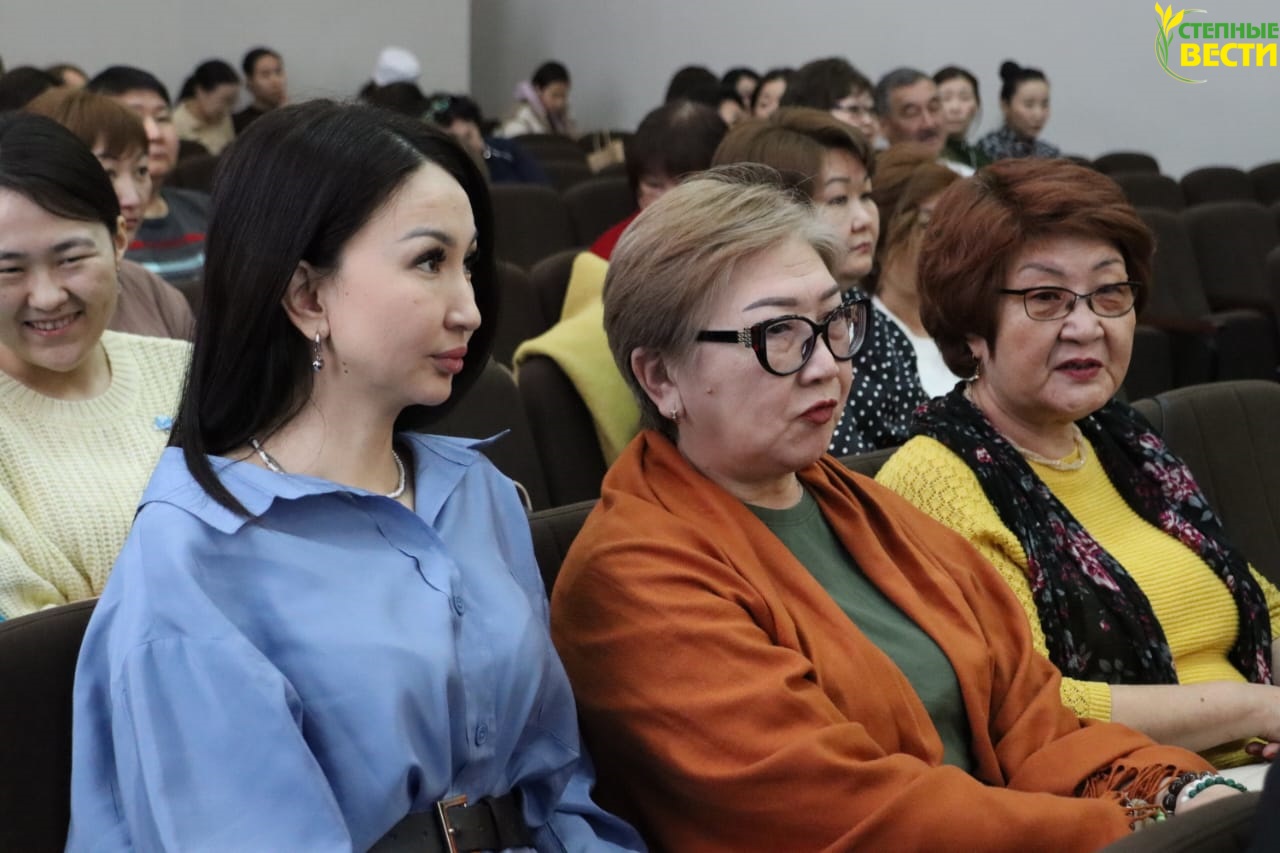 медицинский колледж имени тамары хахлыновой. медколледж элиста. мкд колледж 2000 год элиста. медколледж элиста. медколледж элиста эмблема.