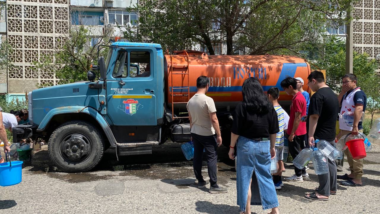 В столице Калмыкии организовали подвоз воды населению после двух аварий на  водоводе | 02.06.2024 | Новости Элисты - БезФормата