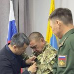 В Черноземельском районе участнику СВО вручили медаль «За храбрость» II степени