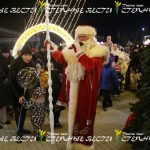 В столице Калмыкии засверкала огнями елка в шатре из гирлянд