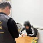 Мошенник оставил элистинку без денег