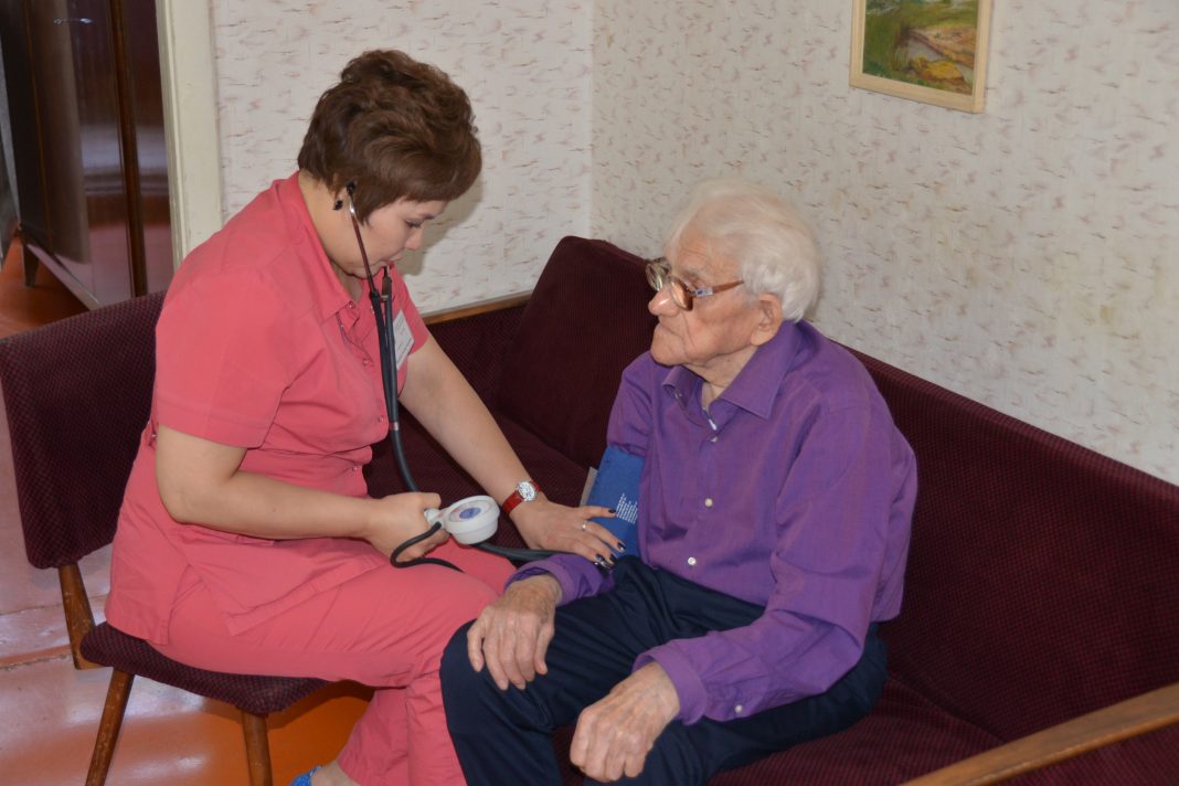 диспансеризация ветеранов на дому фото. асанов бадма субботынович. медицинское обслуживание ветеранов. диспансеризация 85 год. диспансеризация ветеранов вов.