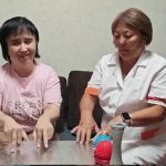 Для жителей старшего возраста в Калмыкии проводят пальчиковую терапию