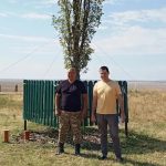 Эксперт из Воронежа осмотрел молодой дуб у Одинокого тополя