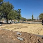 В поселке Калмыкии проверили строительство волейбольной площадки
