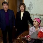 Жительницу Калмыкии поздравили с 93-летием