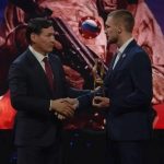 Глава Калмыкии Бату Хасиков вручил награду лауреату премии «Золотой Пояс»