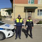 В Калмыкии инспекторы ДПС помогли семье с заболевшим ребенком