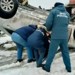 В Калмыкии легковушка  упала с моста в реку