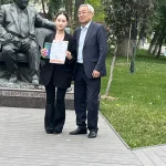 Победителей конкурса «Дни поэзии. Открытый микрофон» наградили у памятника Кугультинову