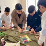 Школьники из Калмыкии смастерили обереги для бойцов СВО