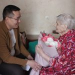 Жительницу Элисты поздравили с 96-летием со дня рождения