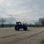 Студенты колледжа в Калмыкии сдали экзамен на управление самоходными машинами