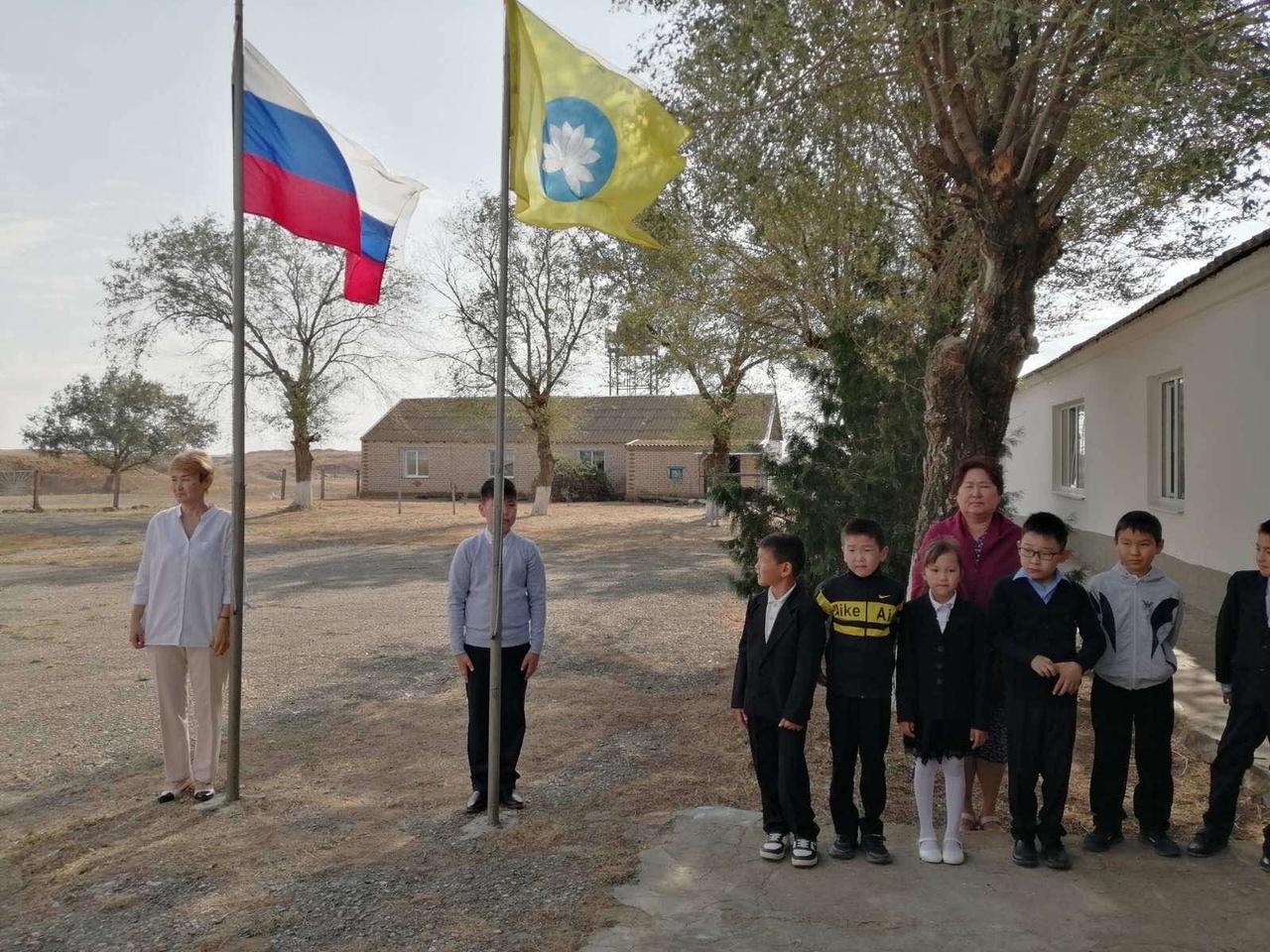 Фото для стенда главы Республики Калмыкия с гимном и флагом