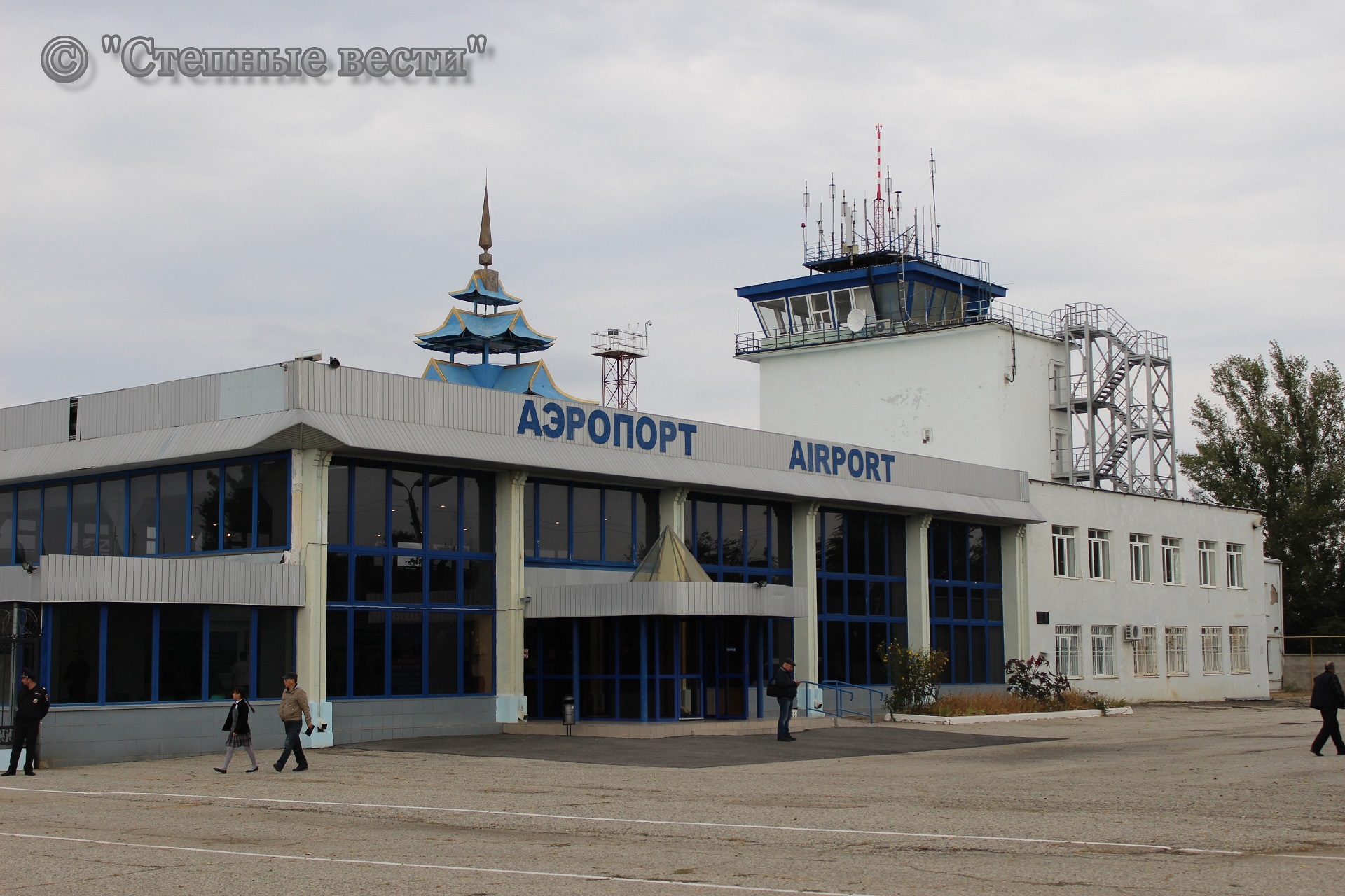 Вел аэропорт. Аэропорт Элиста. Адыгея аэропорт. Аэровокзал Элиста 1950. Аэропорт Элиста фото.