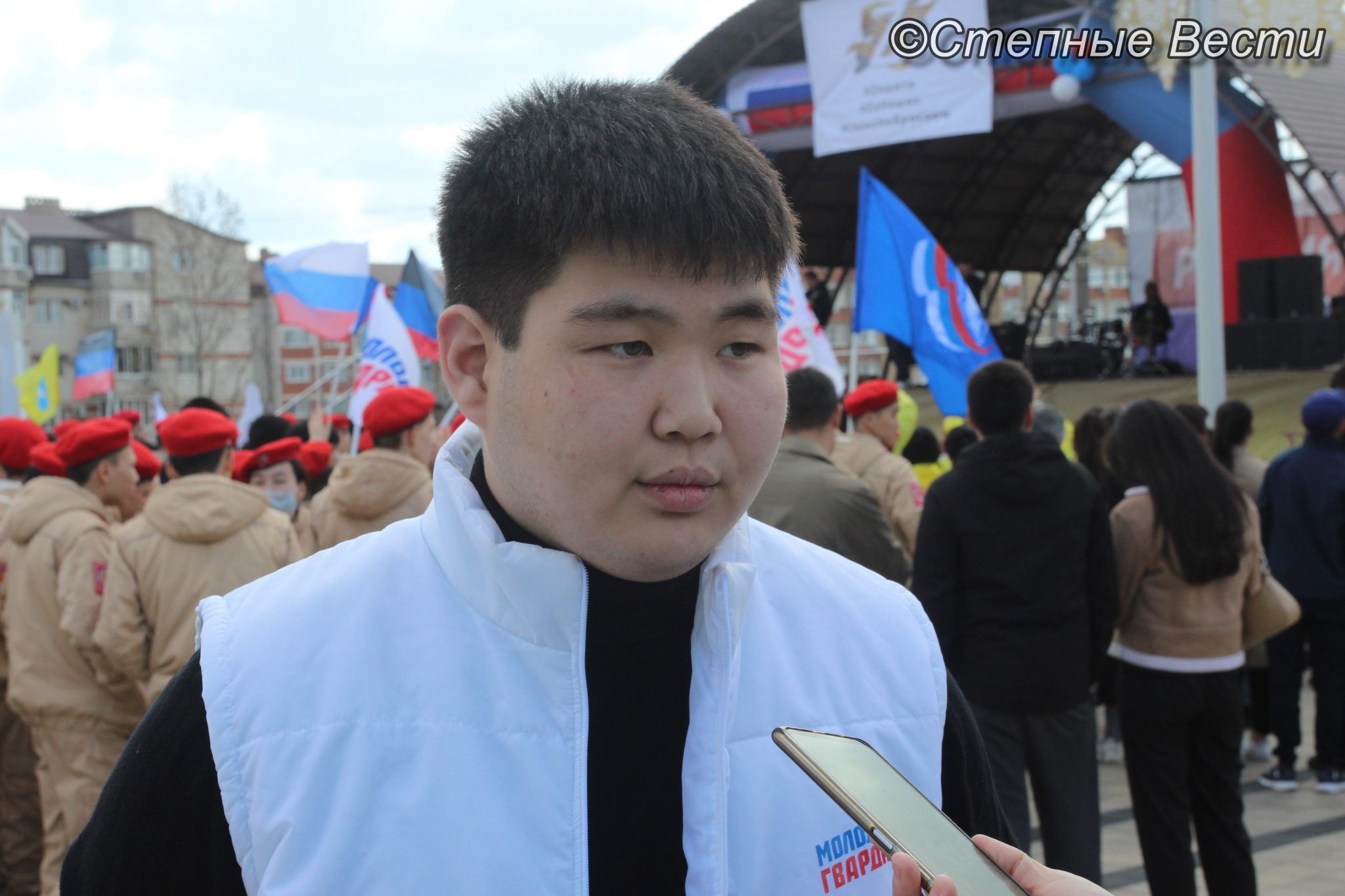 калмыцкие депутаты с детьми. калмыкия законодательное собрание. директор коперажки элиста. отреставрированный одинокий тополь в калмыкии. элиста город буддийский храм.