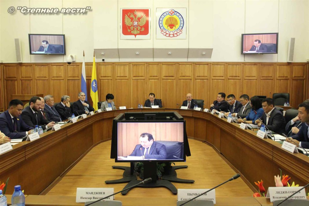 бюджет калмыкии. депутат народного хурала элиста. председатель республики тыва. калмыкский художник санджиев. бюджет калмыкии.