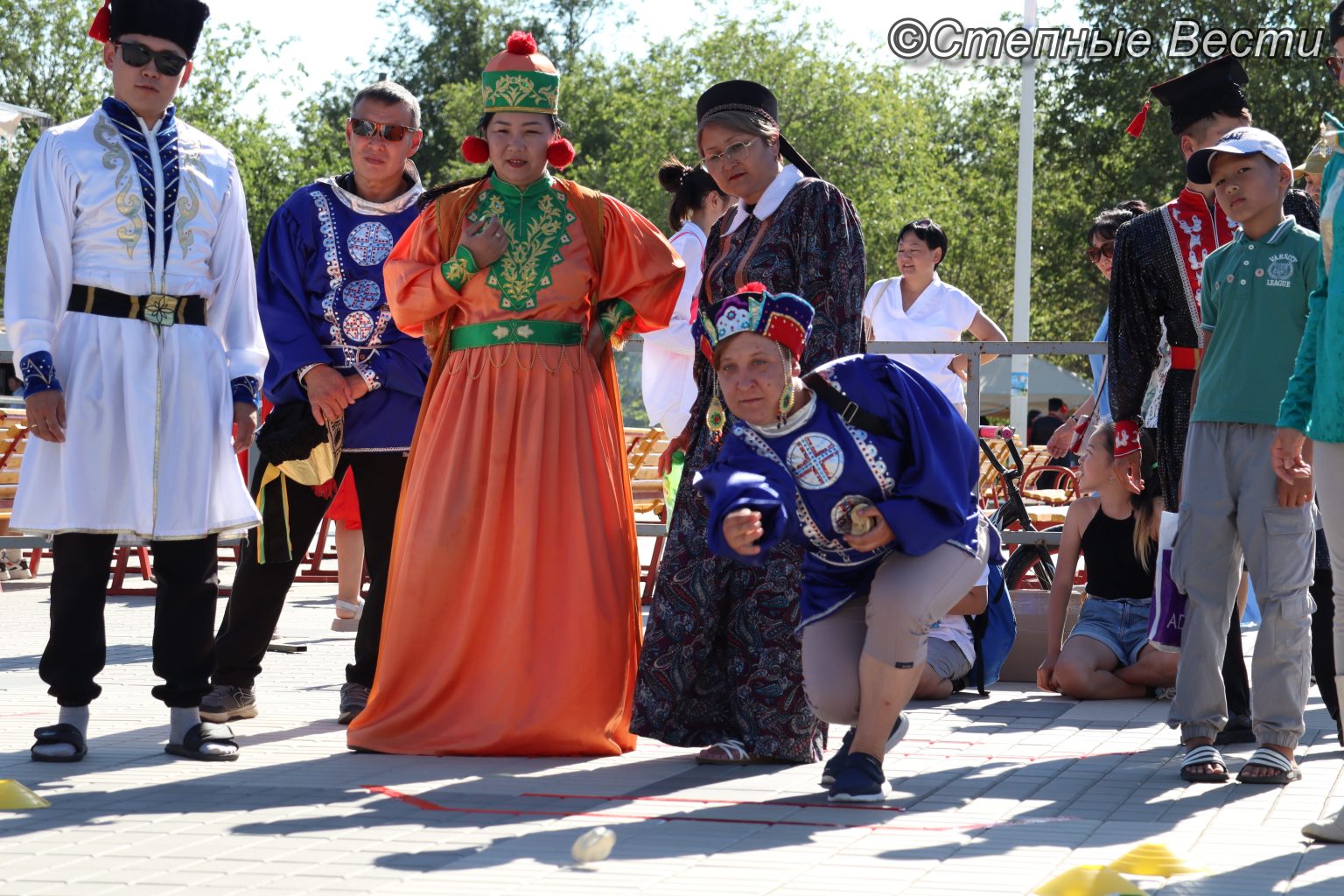 Национальные праздники калмыкии. 5 июля какой праздник в калмыкии. День республики калмыкия поздравления. Открытки калмыкия. С днём рождения калмыкия.
