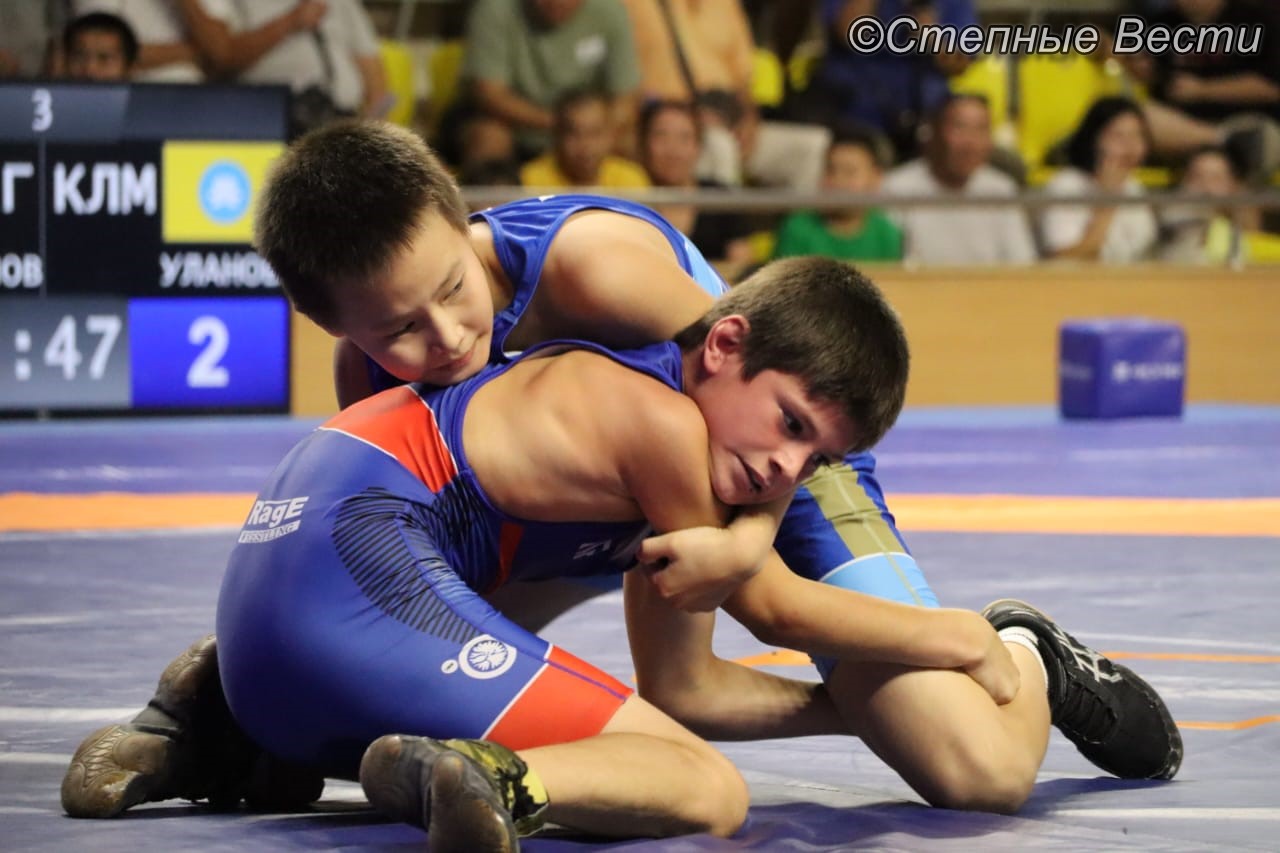 Спорт калмыкии. Арыйаан Тютрин. Арыйаан Тютрин борьба. Арыйаан Тютрин борец.