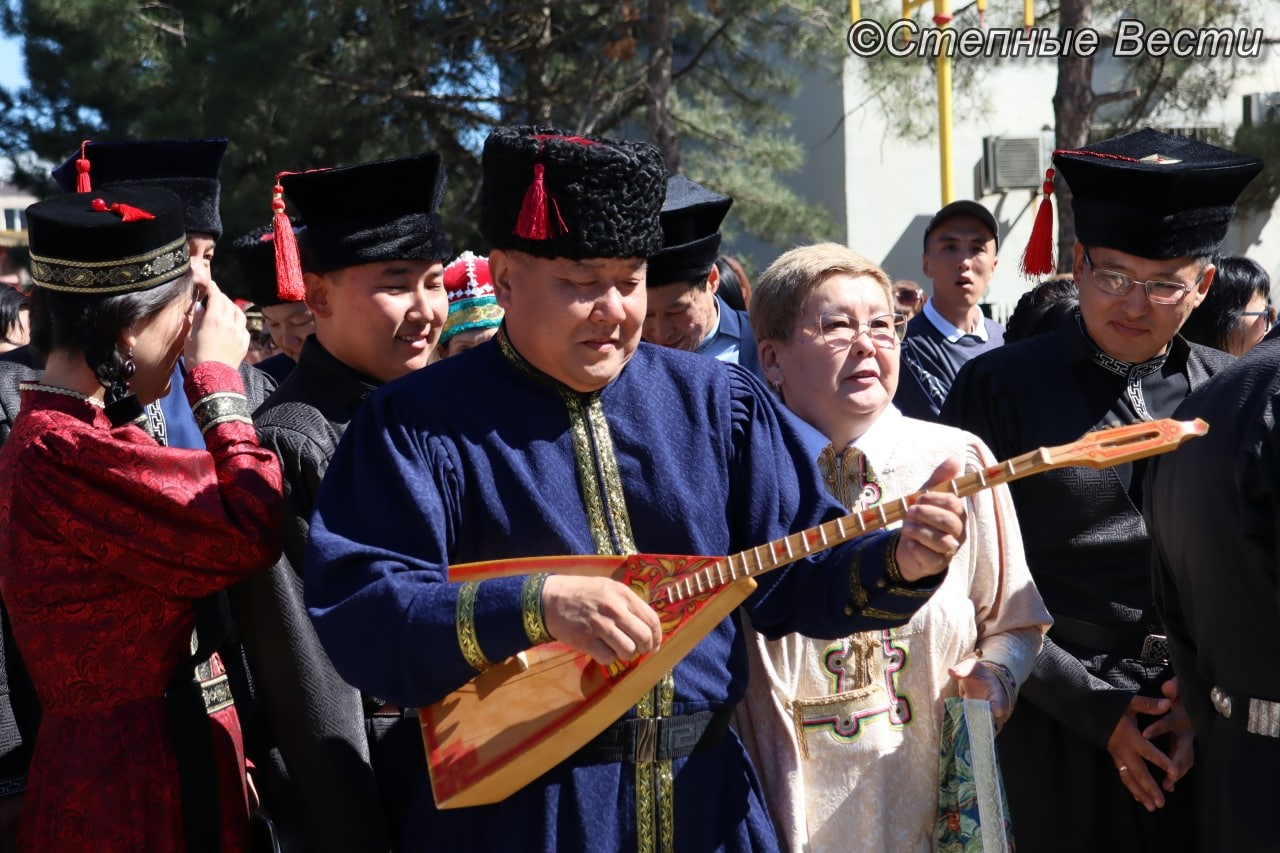 Калмыцкий костюм.