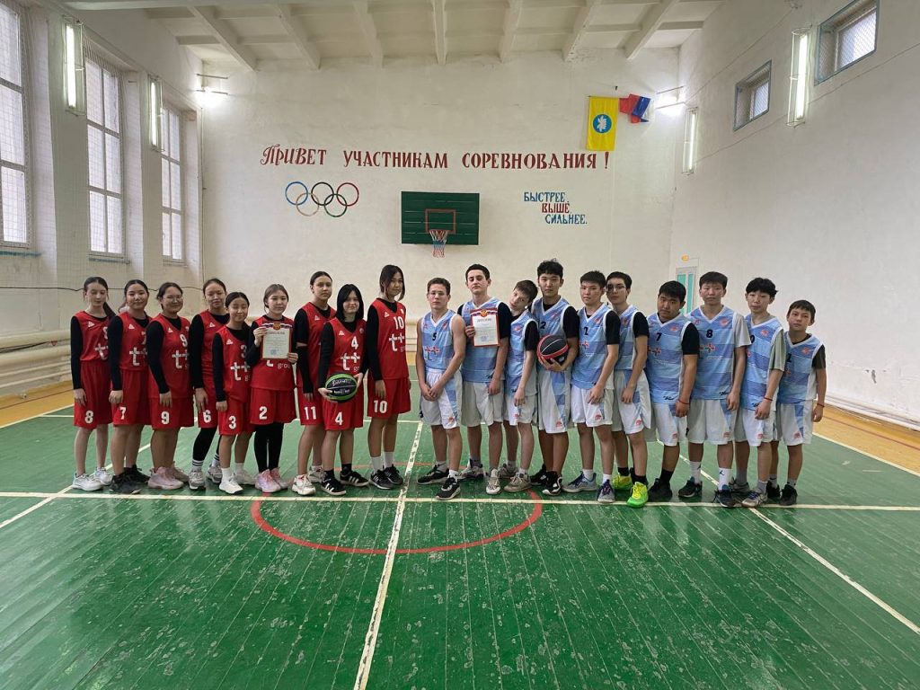 В Яшкуле состоялось первенство района по баскетболу среди юношей и девушек