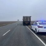 Дорожные полицейские Калмыкии оказали помощь водителю большегруза