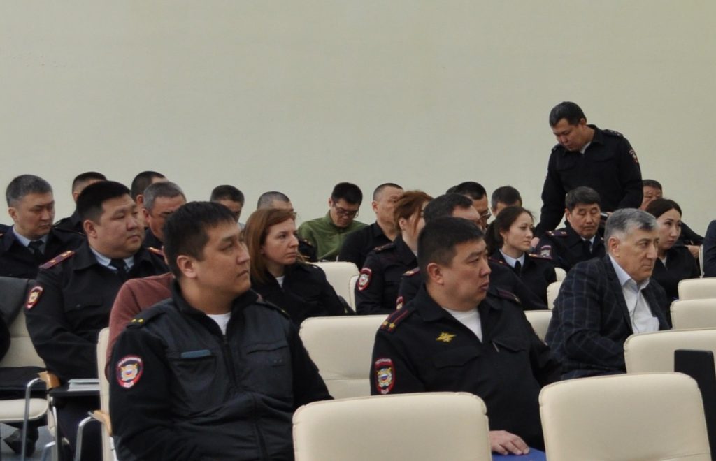 Избирательная комиссия Калмыкии провела семинар для сотрудников правоохранительных органов