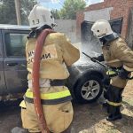 В селе Малые Дербеты потушили загоревшийся автомобиль