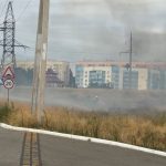 В Элисте ликвидировали крупное возгорание сухой травы на площади в 1 тысячу квадратных метров
