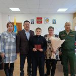 Семье погибшего участника СВО из Малодербетовского района передали орден Мужества