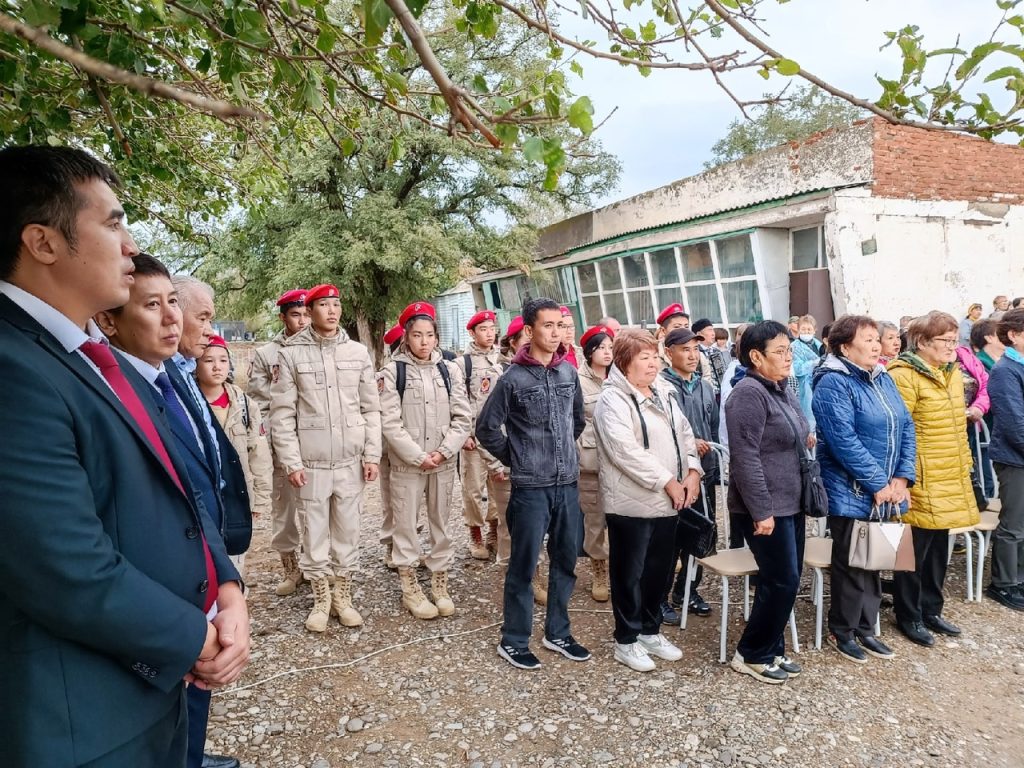 Ретро-поезд с ветеранами прибыл в Улан Хол