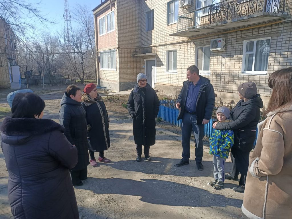 Жители многоквартирных домов Калмыкии озвучили свои проблемы депутатам 