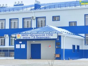 В Юстинском районе открыли мемориальную доску заслуженному учителю Калмыцкой АССР Гомбо Бевинову