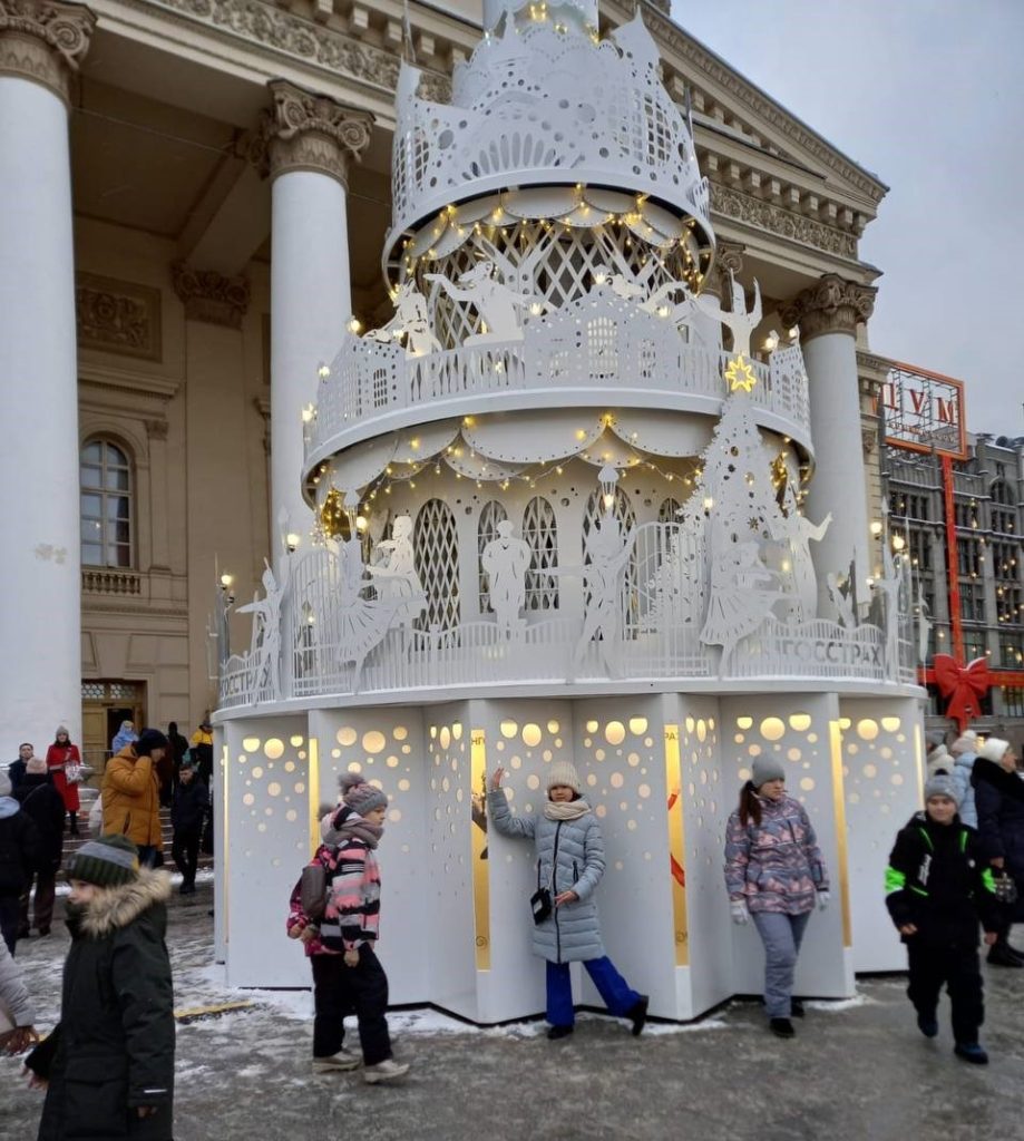 Семья мобилизованного из Калмыкии побывала в новогодней Москве
