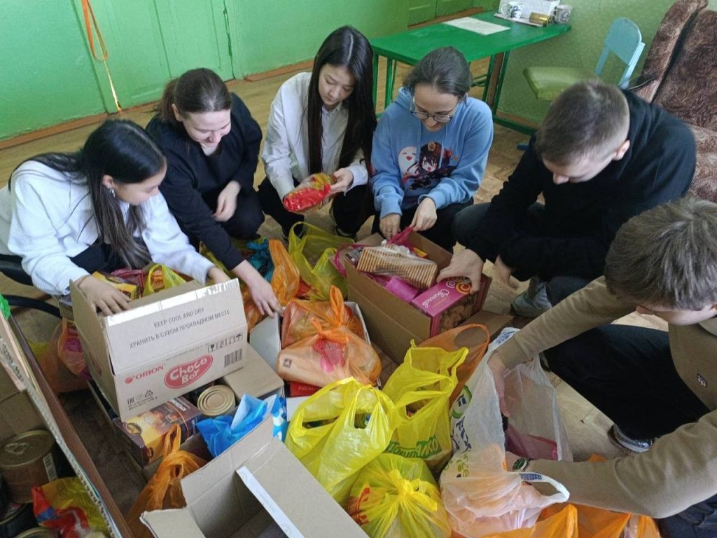 Школьники из Калмыкии отправили гуманитарную помощь участникам СВО
