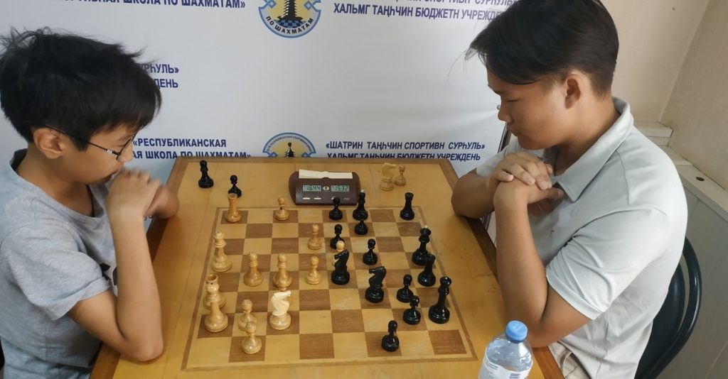 Юные шахматисты Калмыкии сыграли в первой лиге