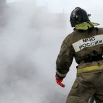 В Калмыкии потушили гараж с автомобилем