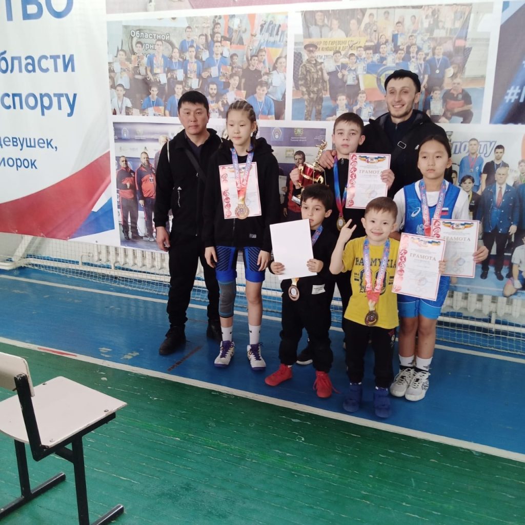 Юные борцы Приютненского района завоевали призовые места на турнире в Ростовской области