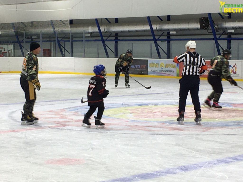В Калмыкии проходит памятный хоккейный турнир