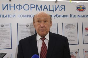 Первый из пяти кандидатов на выборах Главы Калмыкии сдал подписные листы